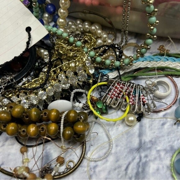 5 pounds scoop of craft jewelry vintage to current for repurpose - Picture 6 of 12